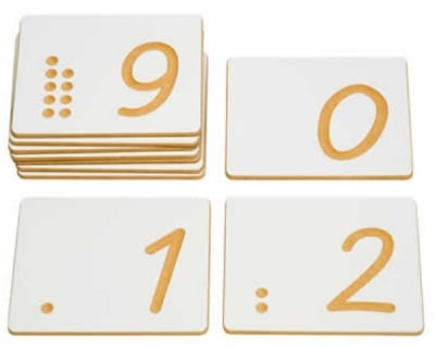 Дървени карти с гравирани цифри