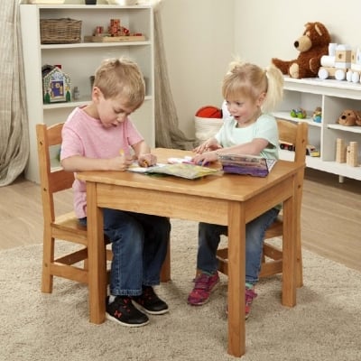 Melissa&Doug Детска маса и 2 столчета, бук