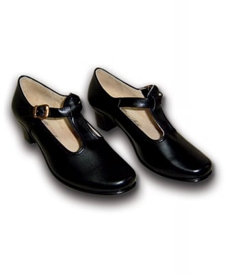 Обувки за народни танци