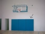 Предпазител за стена под баскетболно табло
